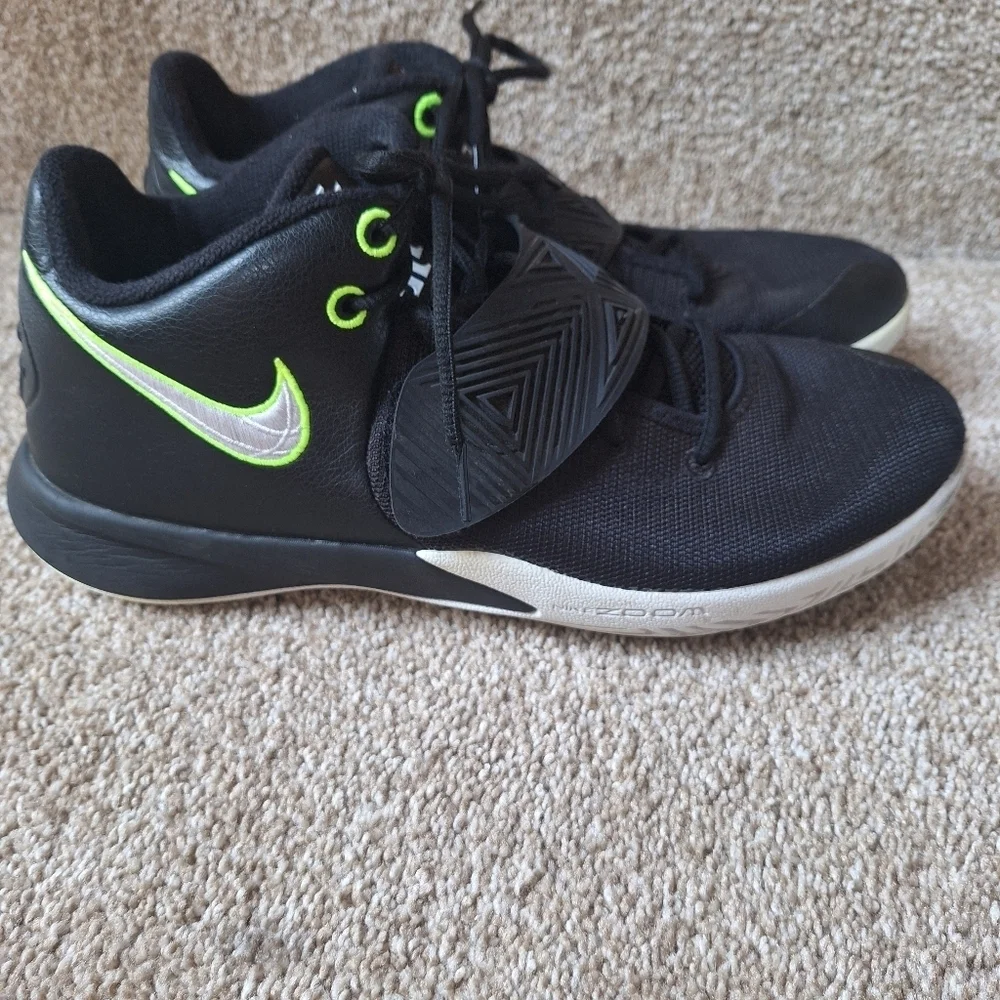 Nike Kyrie Flytrap 3 Mens Size 11 Basketball Shoes, BQ3060 001 Black Volt